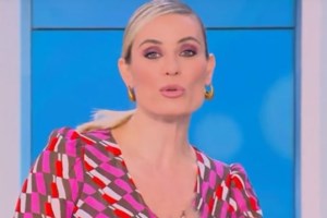 Ελεωνόρα Μελέτη: Σαν δυο σταγόνες νερό με τη μητέρα της στην Πάρο