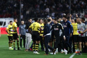 ΔΕΑΒ: Πρόστιμο 20.000 ευρώ στον Αλμέιδα για την κίνηση να πιάσει από τον λαιμό αξιωματούχο- Ίδια τιμωρία και για ΠΑΟΚ - εικόνα 3