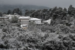 Επελαύνει η κακοκαιρία Κάρμελ: ''Έντυσε'' στα λευκά τη χώρα -  Χιόνια και στην Αττική - Πως θα εξελιχθεί [Εικόνες - Βίντεο] - εικόνα 9