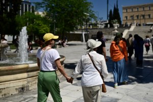 Καιρός: Υποχωρεί η αφρικανική σκόνη, ανεβαίνει ο υδράργυρος - Πού θα χτυπήσουν 35άρια