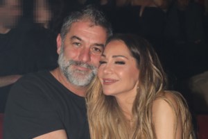 Στο νοσοκομείο εσπευσμένα ο Βασίλης Μπισμπίκης – Στο πλευρό του η Δέσποινα Βανδή