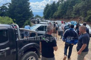 Επεισοδιακό το Ράλι Ακρόπολις: Αυτοκίνητο ακινητοποιήθηκε στις δύο ρόδες -  Το επανέφεραν οι θεατές [βίντεο]