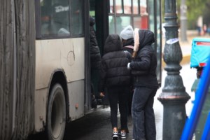 Κακοκαιρία Avgi: Κλειστά σχολεία, διακοπή κυκλοφορίας και αυστηροί έλεγχοι για αλυσίδες - Τι ισχύει με τηλεργασία και ντελίβερι - εικόνα 4