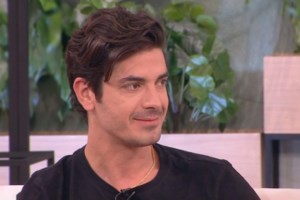 Άγριες Μέλισσες: "Θα κλάψετε πολύ στο τελευταίο επεισόδιο - Εγώ έκλαψα", προειδοποιεί ο Αιμίλιος Χειλάκης [Βίντεο]