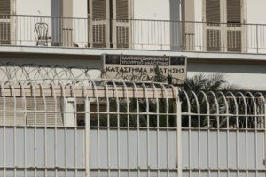 Φυλακές Κορυδαλλού: Μαχαίρια και κινητά βρέθηκαν στην κατοχή κρατουμένων σε 8 κελιά