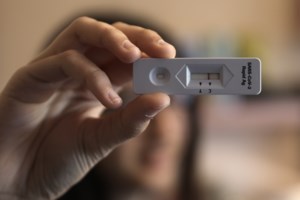 Οδηγός κορονο-επιβίωσης για τις ημέρες του Πάσχα: Τι ισχύει για μετακινήσεις, ωράρια, εστίαση, εκκλησίες, αγορές - εικόνα 2