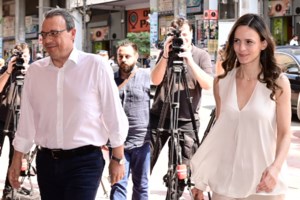 ΣΥΡΙΖΑ-ΠΣ: Η κυβέρνηση αδειάζει επίσημα τον Φλωρίδη για χατίρι των τραπεζικών στελεχών