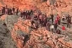 Νέα τραγωδία σε ναυάγιο στην Πάρο με δεκάδες μετανάστες: 16 νεκροί o νεότερος απολογισμός [Εικόνες] - εικόνα 5