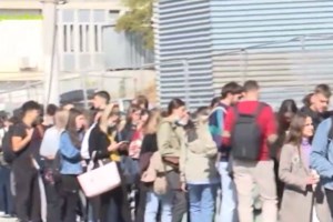 ΑΠΘ: Μαχαίρωσαν νεαρό μπροστά σε έντρομους φοιτητές στο πάρκο της Φιλοσοφικής Σχολής - εικόνα 3