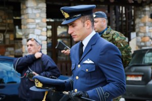 Τραγική φιγούρα στην κηδεία ο πατέρας του άτυχου κυβερνήτη, Στάθη Τσιτλακίδη- Η κίνηση παρηγοριάς του Μητσοτάκη - εικόνα 13