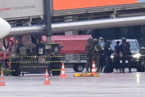 Ομηρία στο Αμβούργο: Σοβαρά ζητήματα ασφαλείας του αεροδρομίου μετά την εισβολή του Τούρκου - Είχαν μπει και ακτιβιστές