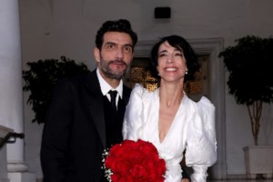 Η γυμνή Έλενα Τοπαλίδου συγκλονίζει: "Έτσι γεννήθηκα"