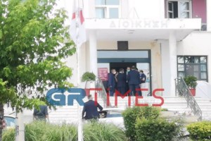 Επίθεση με τσεκούρι: Δεν λέει λέξη ο "μακελάρης" της Κοζάνης - Από την απλή ζωή στο κτήμα μέχρι το έγκλημα [Βίντεο] - εικόνα 2