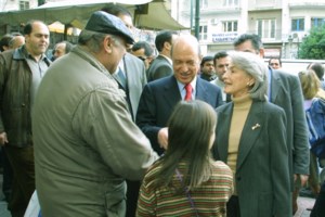 Η σχέση ζωής του Κώστα Σημίτη επί 63 χρόνια με τη Δάφνη: Πώς τη γνώρισε σε ένα πάρτι - "Χαμογελαστή και πολύ όμορφη" - εικόνα 2