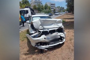 Μάνδρα: Mάλωσαν για την προτεραιότητα στο ξεφόρτωμα έξω από σούπερ μάρκετ και έβγαλε...σκερπάνι