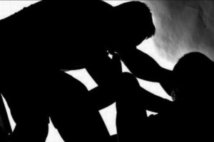 Ιταλία: Παιδί 10 ετών βγήκε στο δρόμο και σταμάτησε περιπολικό για να σώσει τη μητέρα του από την κακοποίηση του συντρόφου της