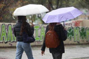 Καιρός: Μπόρες την Τετάρτη, άστατος καιρός Πέμπτη και Παρασκευή