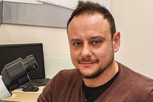 Συγκλονίζει η μητέρα του 52χρονου που νικήθηκε από κορονοϊό: Δεν μπορούσα να τον χαϊδέψω