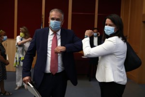 ΣΥΡΙΖΑ: Κεραμέως και Θεοδωρικάκος κάνουν τους ψόφιους κοριούς