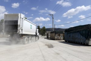 Θεσσαλονίκη: Στη φυλακή 48χρονος που ξυλοφόρτωνε την ηλικιωμένη μητέρα του - "Μου έχει κάνει μαύρη τη ζωή" - εικόνα 2