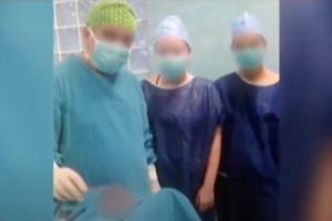 Ψευτογιατρός: Στο εδώλιο για 12 ανθρωποκτονίες και 14 απόπειρες - Η εισαγγελέας ζητά να καθίσει στο σκαμνί πρώην υπουργός - εικόνα 4