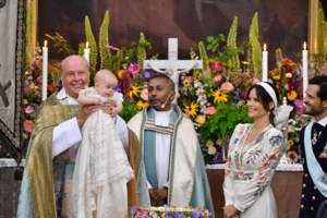 Royal style στη Μαγιόρκα: Τα summer looks της Βασίλισσας Λετίσια και οι στιλάτες κόρες της - εικόνα 8