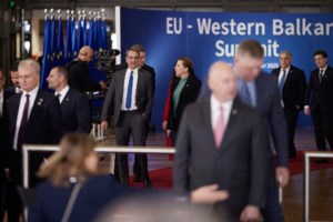 Χιλιάδες αγρότες με τρακτέρ στους δρόμους των Βρυξελλών ενόψει της Συνόδου Κορυφής - εικόνα 2