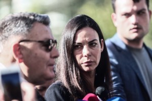 Εξαλλος ο Κούγιας στον αγώνα Παναργειακός - Κόρινθος: Τα έβαλε με τον διαιτητή και προσπάθησε να του κατεβάσει το σορτσάκι - εικόνα 7