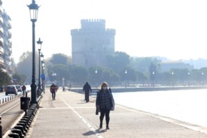 Απίστευτη ουρά από φοιτητές στη λέσχη του ΑΠΘ για μια μερίδα φαγητό - "Σήμερα είχε… μπιφτέκια με πατάτες"