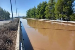 Θεσσαλία: Ανοικτές οι οδικές αρτηρίες που συνδέουν Λάρισα, Καρδίτσα, Τρίκαλα - Κλειστή η Εθνική οδός Αθηνών - Θεσσαλονίκης