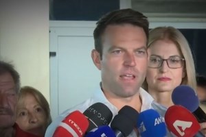 Αύγουστος Κορτώ στα "αδέλφια του απ’ τον Βόλο": "Ο Μπέος, που εξελέγη και πάλι, δεν σας αξίζει"