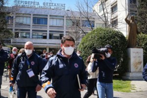 Κορονοϊός: Συναγερμός από το "ιερό αντάρτικο" πιστών και ιερέων ενόψει Πάσχα