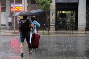 Επικίνδυνη κακοκαιρία σε 3 στάδια: Έρχεται έκτακτο δελτίο της ΕΜΥ για ισχυρές βροχές και καταιγίδες