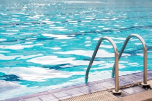 Χαλκιδική: Δεν ήταν μόνο η πισίνα- Σωρεία παραβάσεων στην κατασκήνωση- Χημικά σε κοινή θέα, παρατημένες φιάλες υγραερίου - εικόνα 3