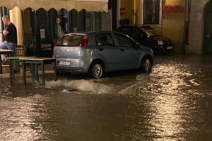 Κακοκαιρία Bora: Διακόπηκαν δρομολόγια των τρένων λόγων καταρρακτώδους βροχής