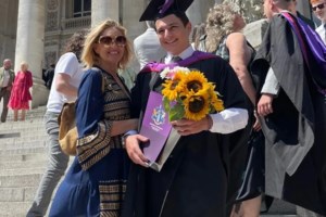 Χριστίνα Πολίτη: Περήφανη μαμά στην αποφοίτηση του γιου της, Νίκου Πολίτη, στο Λονδίνο - εικόνα 5