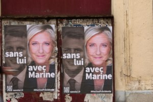 Παραδοχή Μακρόν: Mπήκα αργά στην προεκλογική εκστρατεία - Η Λεπέν διώχνει τους επενδυτές