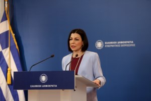 Γιάννα Αγγελοπούλου: "Συνειδητά επιλέξαμε να συνδυάσω σύγχρονα και παραδοσιακά ενδύματα - Όχι για τη δημιουργία εντυπώσεων" - εικόνα 2