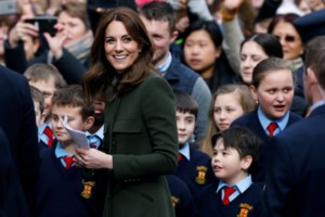 Tα... τρελά δώρα στη βασιλική οικογένεια: Οι μαξιλαροθήκες, οι κάλτσες, οι ολόχρυσες βούρτσες για το άλογο και το γουρούνι που κολυμπά