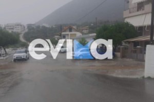 Κακοκαιρία Daniel: Συγκλονιστικές εικόνες - Σπίτι στο Πήλιο έχει κοπεί στη μέση, είναι έτοιμο να πέσει...