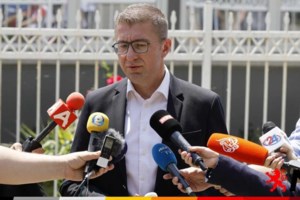 Συνεχίζει τις προκλήσεις η Σιλιάνοφσκα - Ευχαρίστησε τον Πάπα "εκ μέρους των Μακεδόνων"