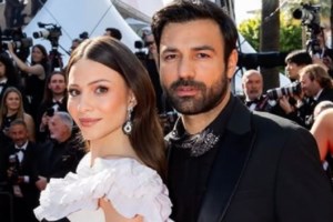 Ηλιάνα Παπαγεωργίου: Ρομαντική βόλτα στα σοκάκια της Μυκόνου με τον Γιάννη Καραβασάνη - εικόνα 4