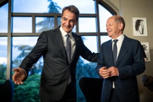 To παράπονο ενός Γερμανού στον Όλαφ Σολτς - "Πληρώνω 8 ευρώ το ντονέρ, πες τον Πούτιν να μειώσει την τιμή" [βίντεο] - εικόνα 2