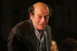 Άγριες Μέλισσες - Ο σκηνοθέτης Σπύρος Μιχαλόπουλος: "Ευθύνη έχουμε και όσοι δεν μιλήσαμε όταν ακούγαμε..." - εικόνα 2