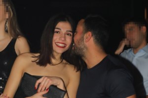 Εύη Φραγκάκη: Λαμπερή με lurex ολόσωμη φόρμα που τόνισε το αψεγάδιαστο σώμα της - εικόνα 3