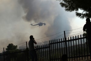 Φωτιά στις Κεχριές: "Μάχη" με τις φλόγες για δεύτερη νύχτα - Καλύτερη η εικόνα της πυρκαγιάς [Εικόνες] - εικόνα 3