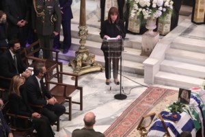 Φώφη Γεννηματά – Βουρκωμένος ο Χριστοδουλάκης: Ανέστησες ένα κόμμα, χωρίς εσένα θα ήταν μια ανάμνηση [Βίντεο] - εικόνα 4