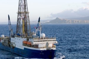 Τέλος εποχής για το αμερικανικό ωκεανογραφικό πλοίο που έκανε γεωτρήσεις στα ηφαίστεια της Σαντορίνης - εικόνα 2