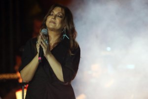 Καίτη Γαρμπή: Ποζάρει με τον γιο της, Δημήτρη, ντυμένοι ασορτί με boho στυλ - Τρομερή ομοιότητα [εικόνες] - εικόνα 10