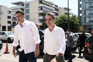 Φωτιές: Ξανά στο συντονιστικό της Πυροσβεστικής ο Κυριάκος Μητσοτάκης - Δεν πάει Μεσσηνία και Ρώμη - εικόνα 2